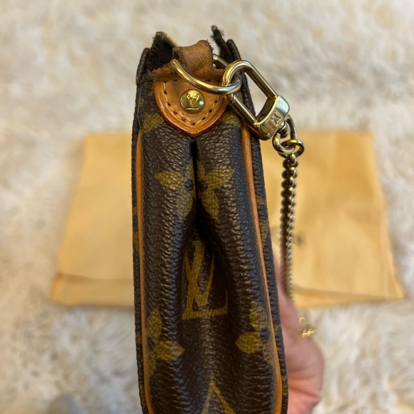 Louis Vuitton Eva Clutch - Picture 10 of 14